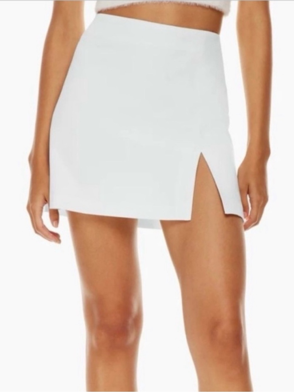 Like New Aritzia Sunday Best White Mini Skirt with Front Side Slit Size 2